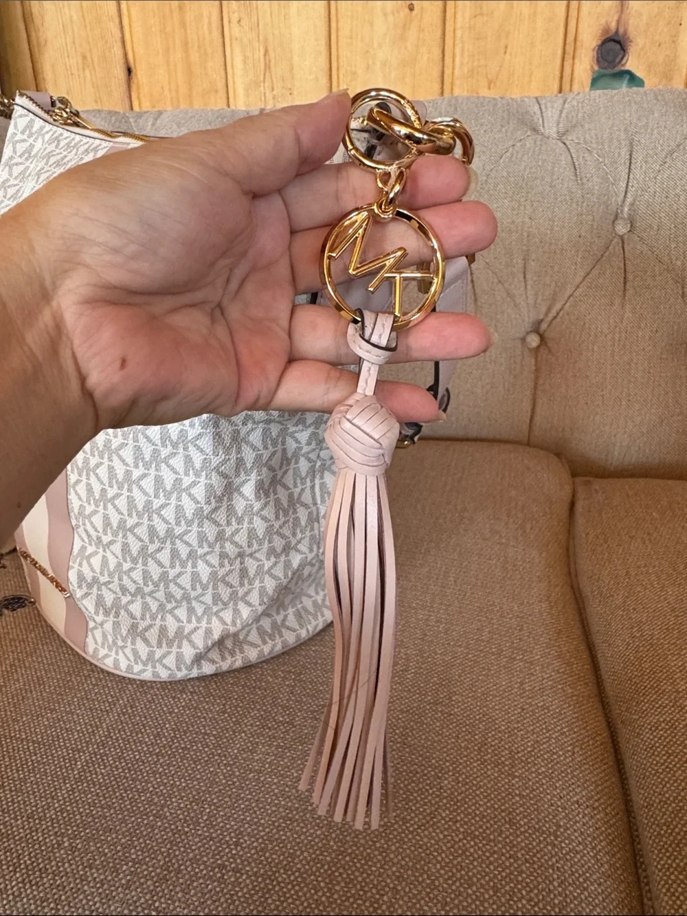 BNWT Michael Kors Cream & Pink Signature Stripe Bucket Shoulder Bag